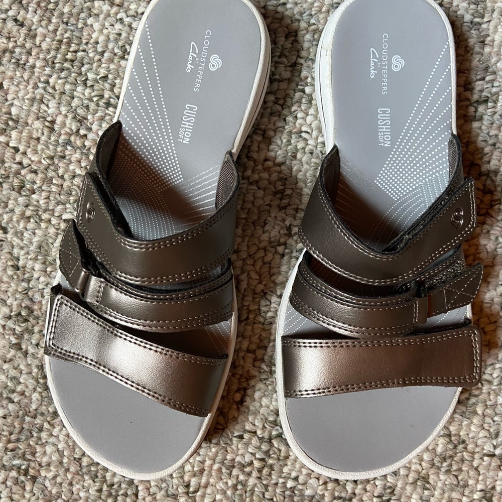 Clarks cloud steppers cushion, size 6, women’s sandals